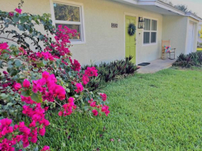 Beautiful Coastal Cottage near Downtown & Beaches!